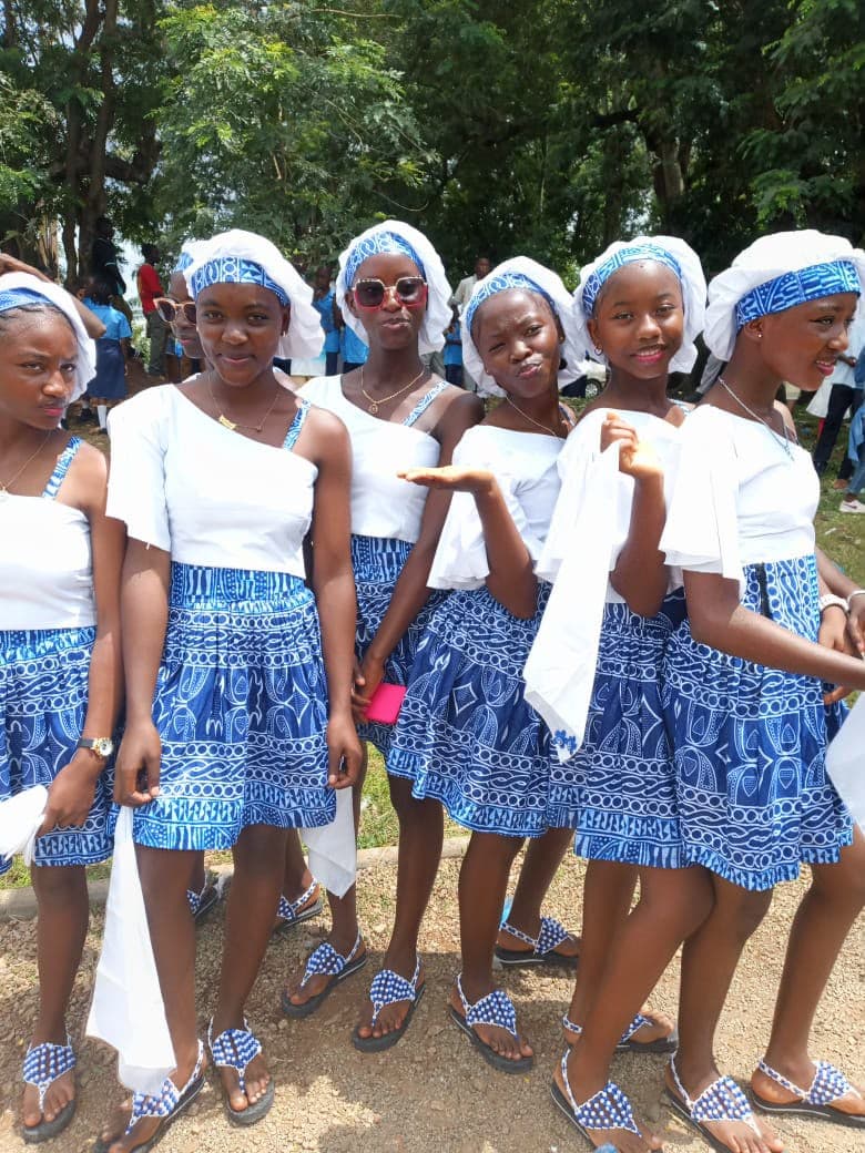 Collège LaCharité — Défilé des majorettes